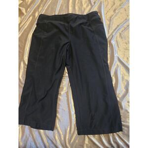 L.L. Bean Active Capri Leggings Sz MP Black Cropped Hiking Outdoor Comfy Relax